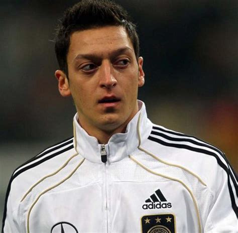 M­e­s­u­t­ ­Ö­z­i­l­,­ ­­­Y­ı­l­ı­n­ ­M­i­l­l­i­ ­F­u­t­b­o­l­c­u­s­u­­­